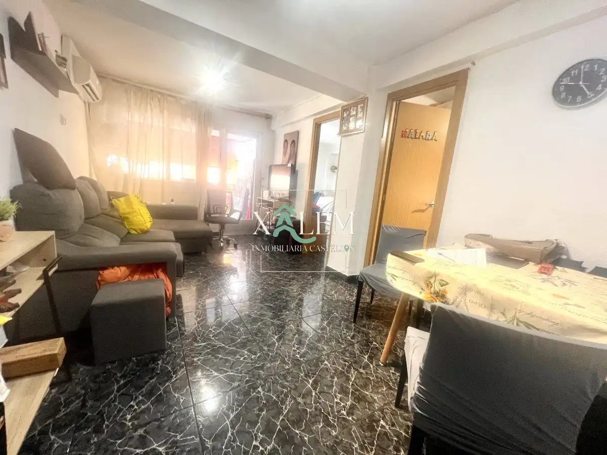 Außenansicht von Wohnung zum Verkauf in Castellón de la Plana / Castelló de la Plana mit Terrasse und Balkon