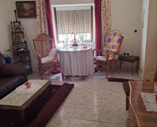 Sala d'estar de Casa adosada en venda en Pedro Muñoz amb Calefacció