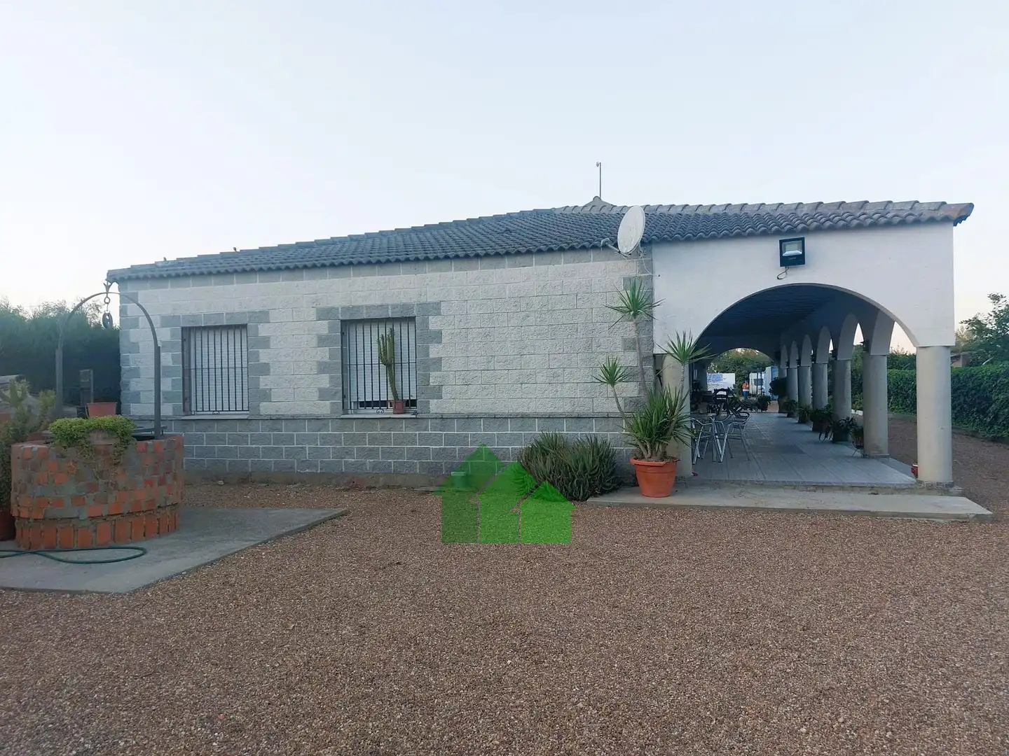 Vista exterior de Casa o xalet en venda en Montijo amb Traster, Piscina i TV