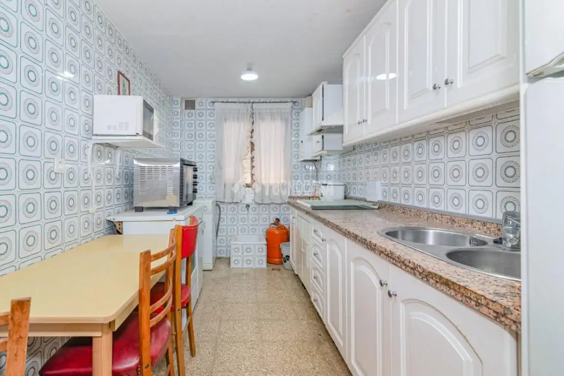 Cocina de Piso en venta en Lucena con Aire acondicionado y Amueblado