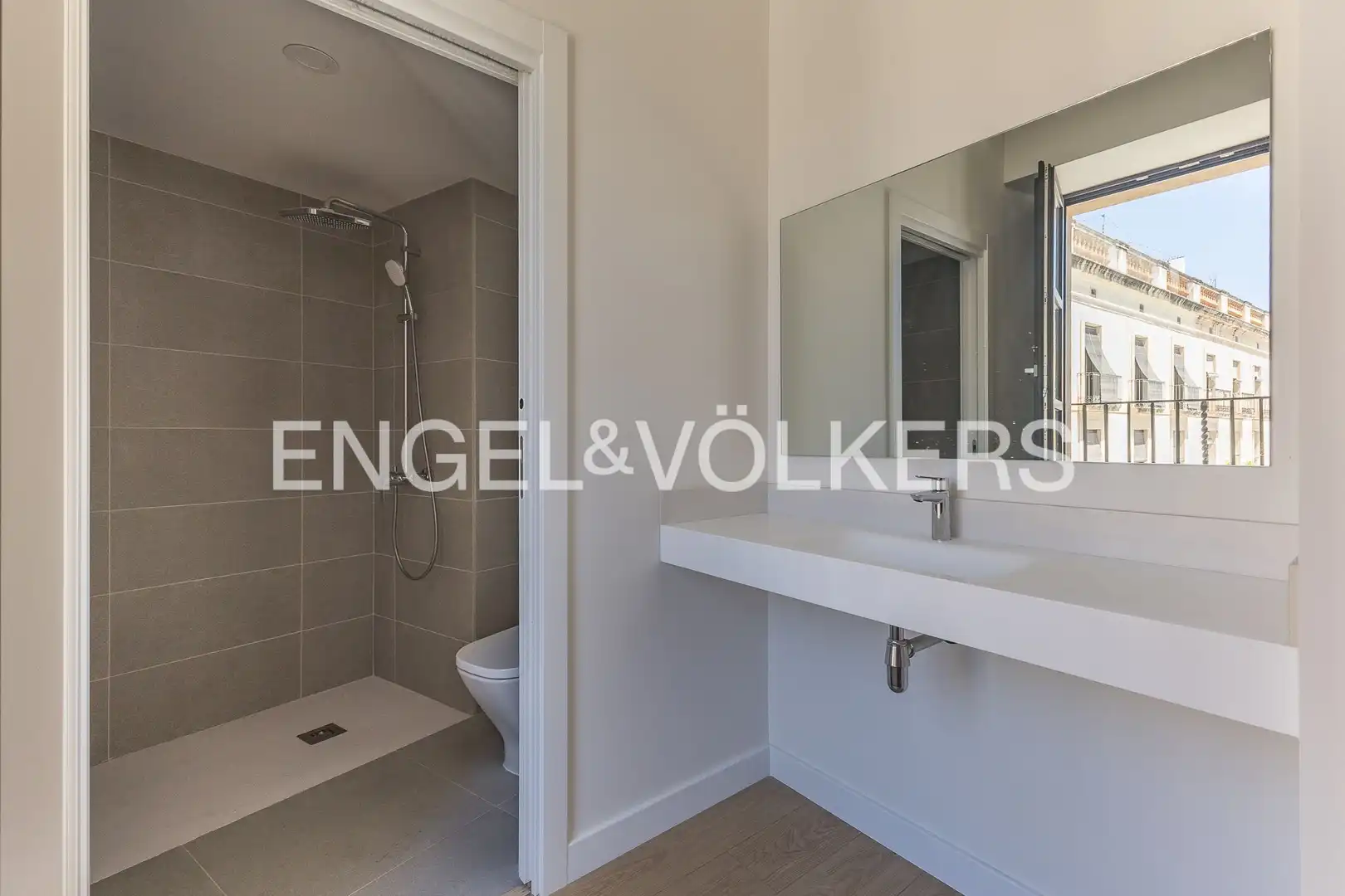 Baño de Ático en venta en Vilanova i la Geltrú con Aire acondicionado, Calefacción y Terraza