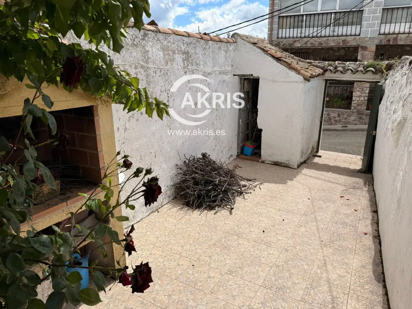 Exterior view of Houses for sale in San Pablo de los Montes