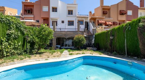 Foto 2 de Casa adosada en venta en Carretera de Huetor Vega, Camino de los Neveros - Serrallo, Granada Capital