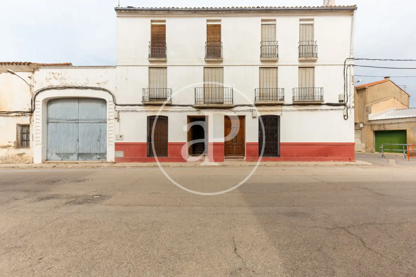 Vista exterior de Finca rústica en venda en Utiel amb Calefacció, Terrassa i Traster