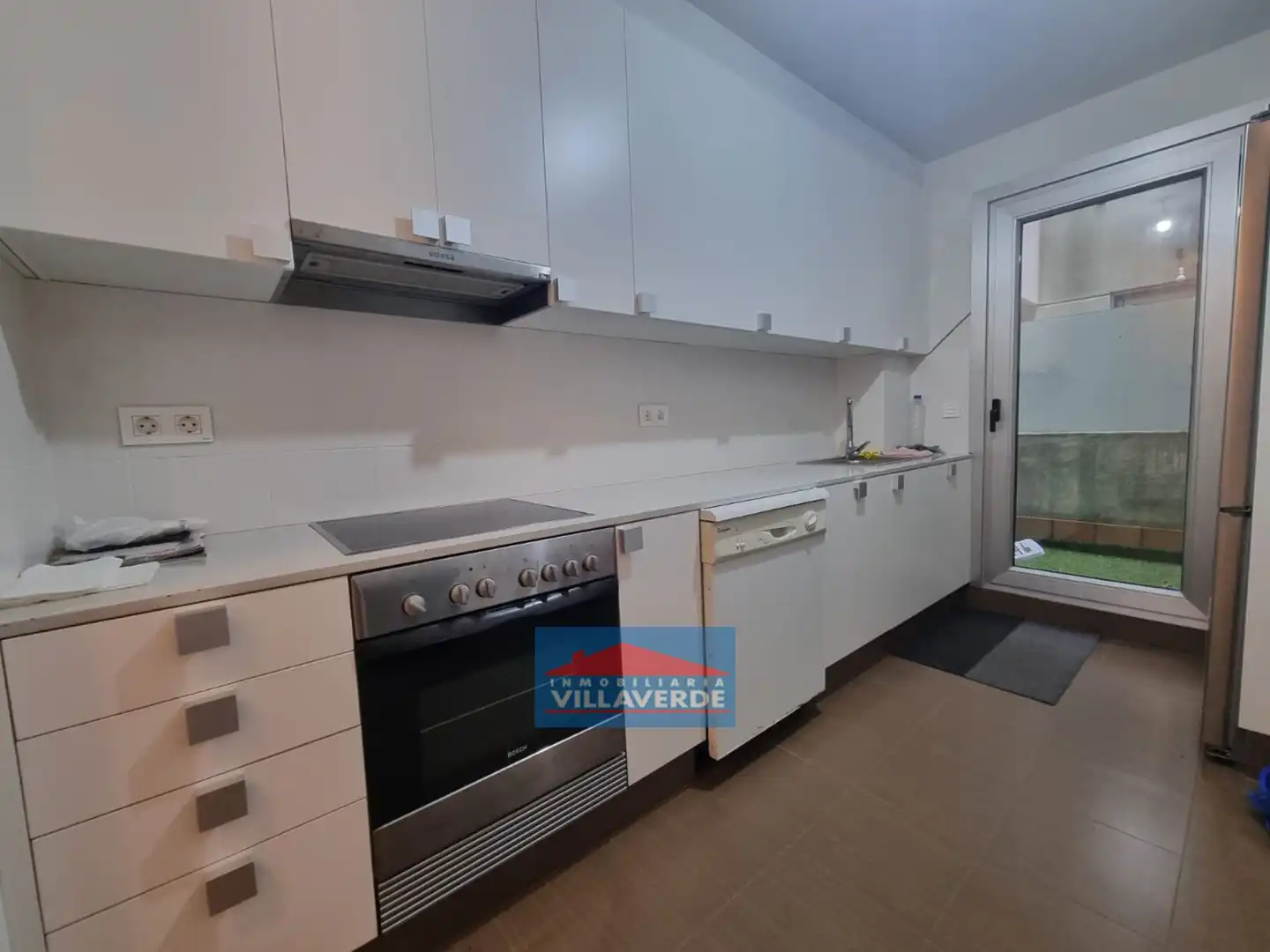 Küche von Wohnung zum Verkauf in Cangas  mit Terrasse, Abstellraum und Möbliert