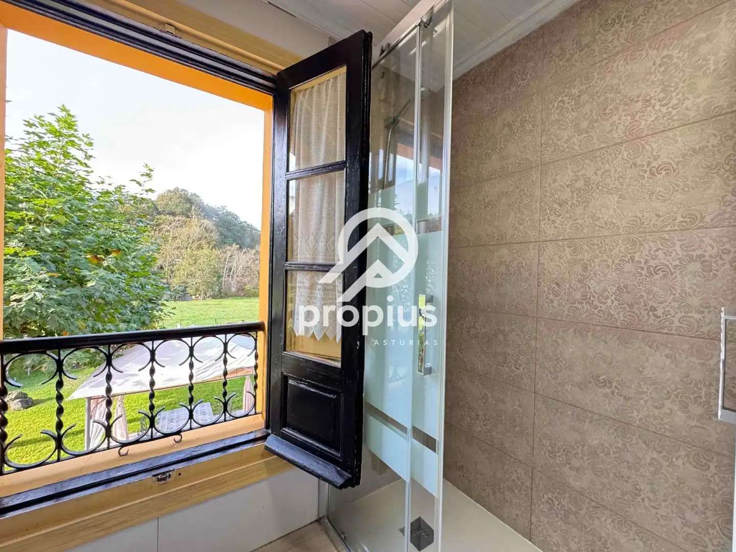 Habitación de Casa o chalet en venta en Parres con Calefacción, Jardín privado y Parquet