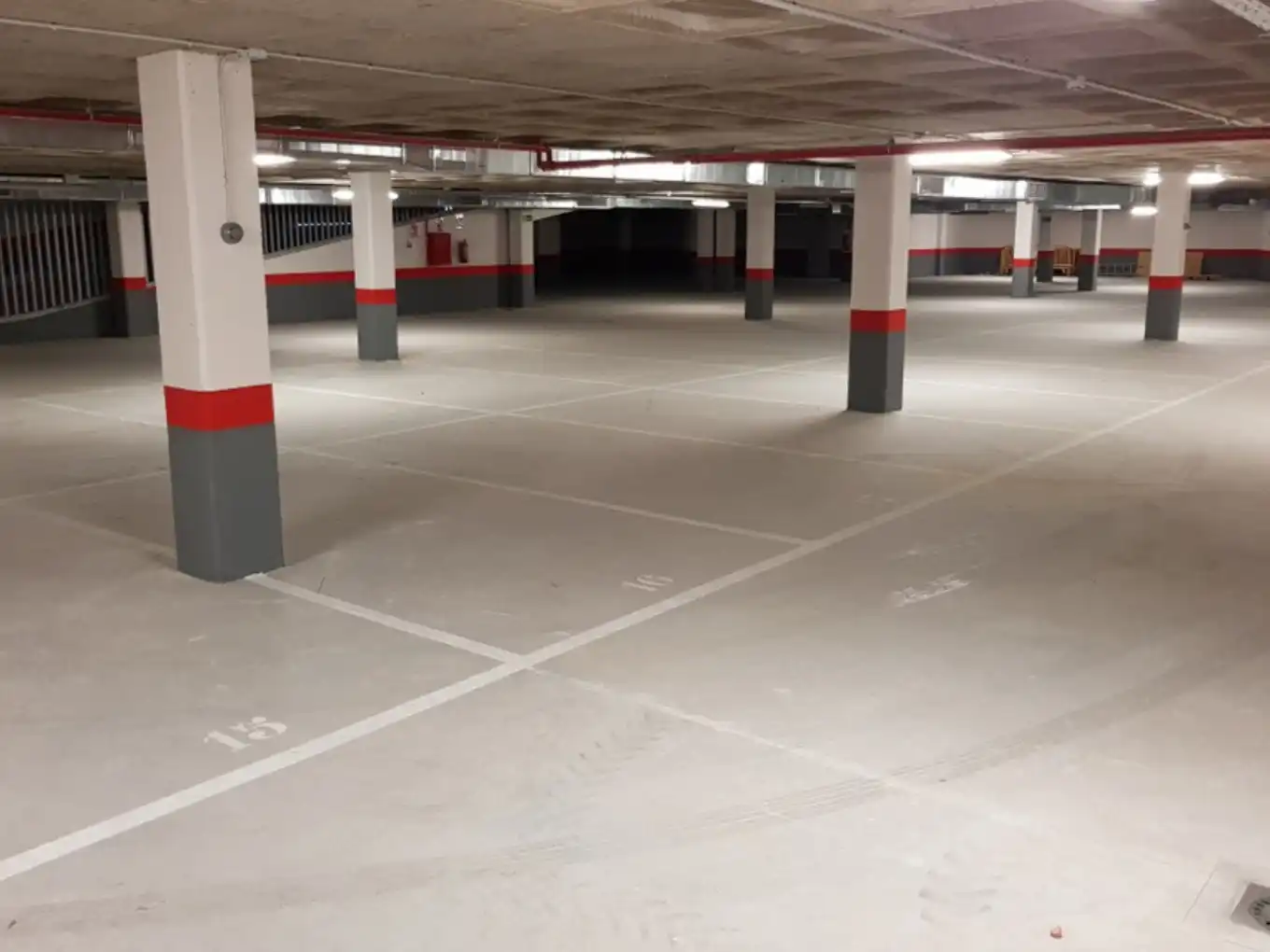 Parkplatz von Garage zur Miete in Madrid mit Alarm