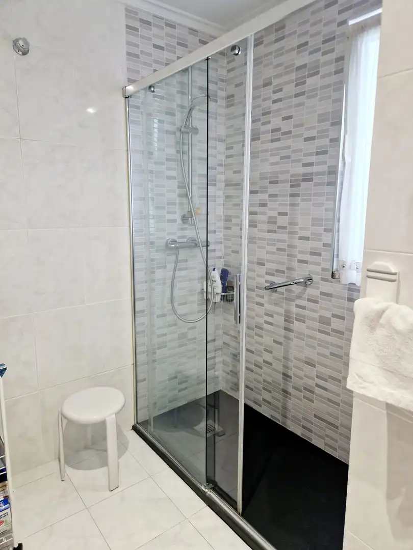 Baño de Piso en venta en Avilés con Calefacción, Parquet y Terraza