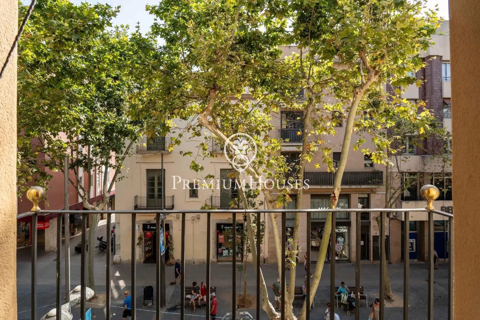 Vista exterior de Edificio en venta en Vilanova i la Geltrú