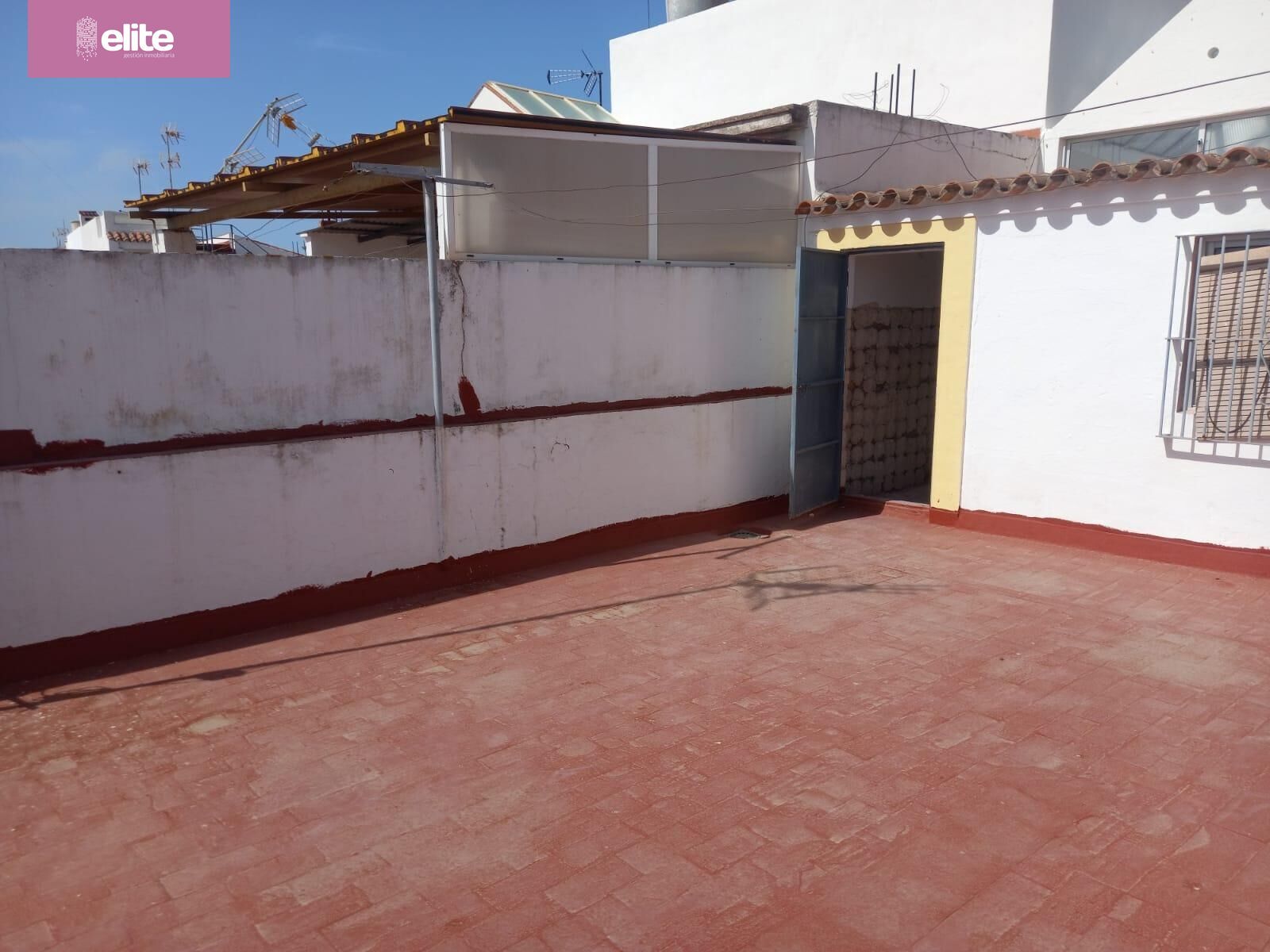 Vista exterior de Casa o xalet en venda en Arcos de la Frontera amb Terrassa i Balcó