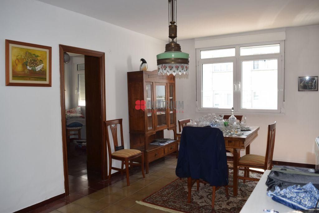 Comedor de Piso en venta en Santiago de Compostela  con Calefacción