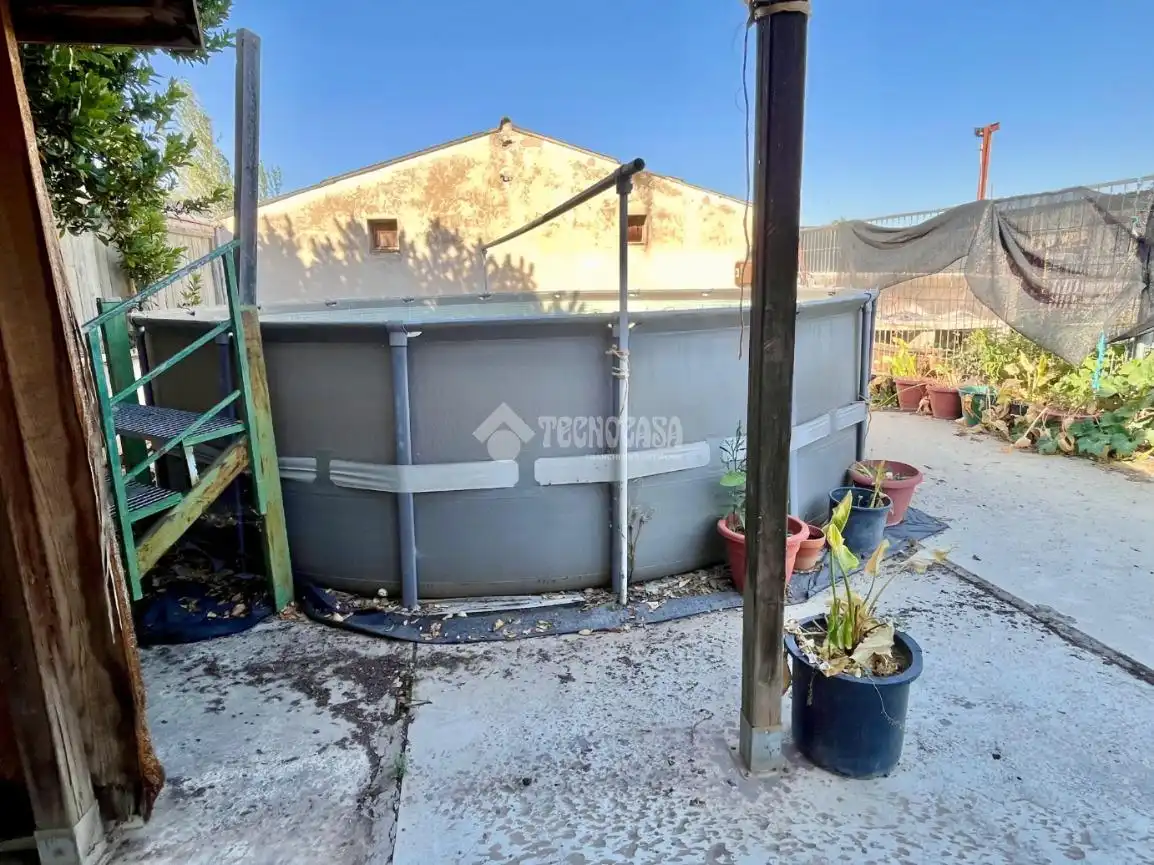 Swimming pool of Land for sale in Zaragoza