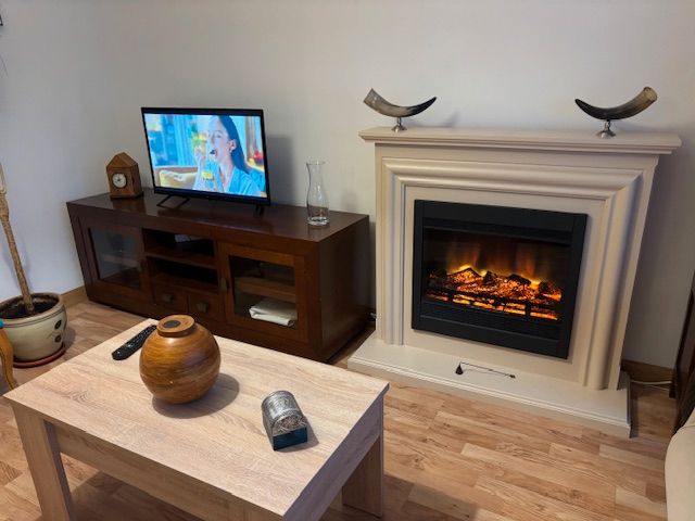 Sala d'estar de Pis de lloguer en Ferrol amb Calefacció, Parquet i Moblat