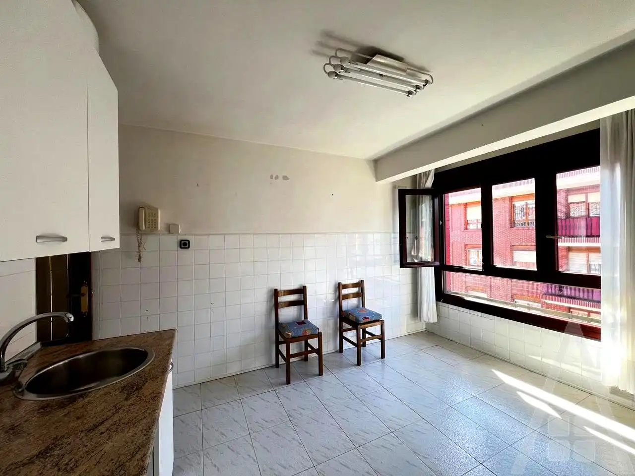 Cocina de Piso en venta en Etxebarri con Parquet, Terraza y Amueblado