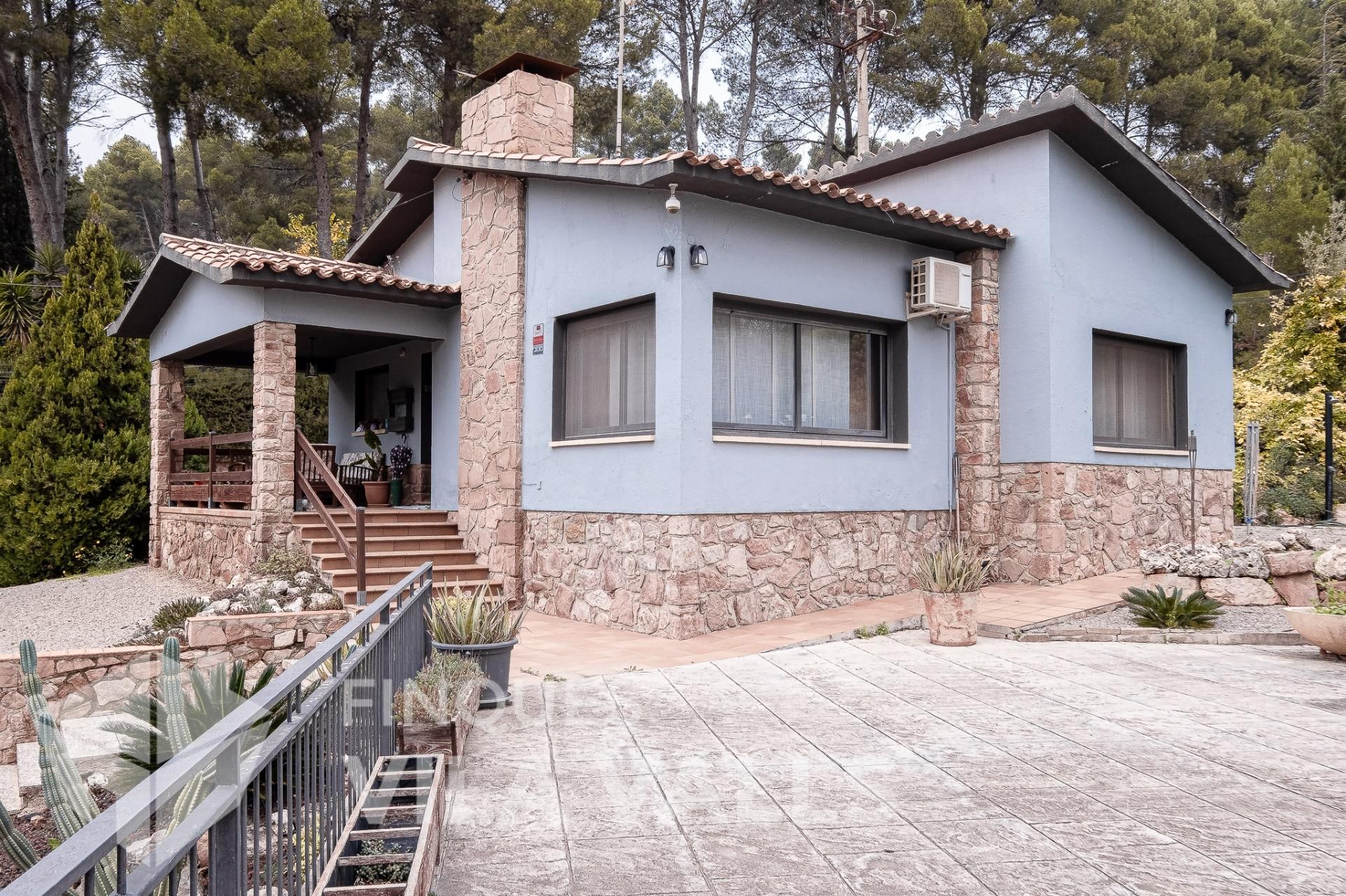 Vista exterior de Casa o xalet en venda en Bigues i Riells del Fai amb Jardí privat, Terrassa i Traster