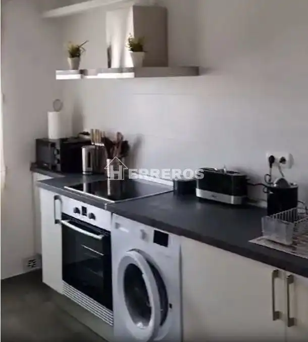 Cuina de Apartament en venda en Albelda de Iregua amb Calefacció, Parquet i Traster
