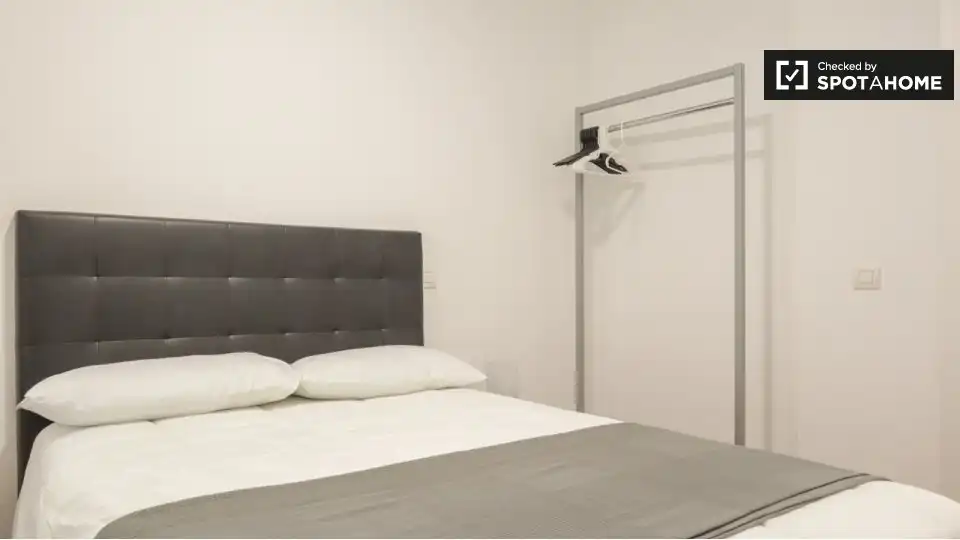 Habitación de Piso de alquiler en Madrid con Aire acondicionado, Calefacción y Amueblado