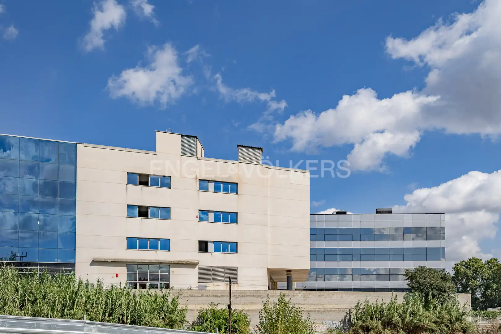 Vista exterior de Oficina de alquiler en Sant Cugat del Vallès