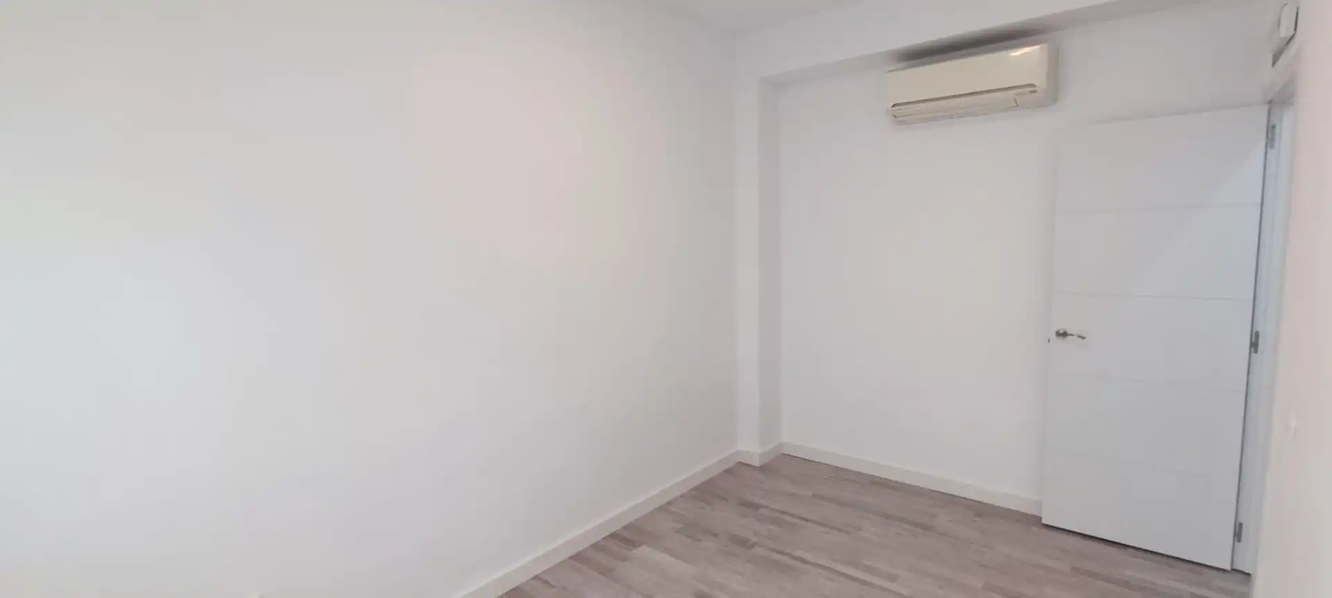 Schlafzimmer von Geschaftsraum zum Verkauf in Madrid mit Klimaanlage und Heizung