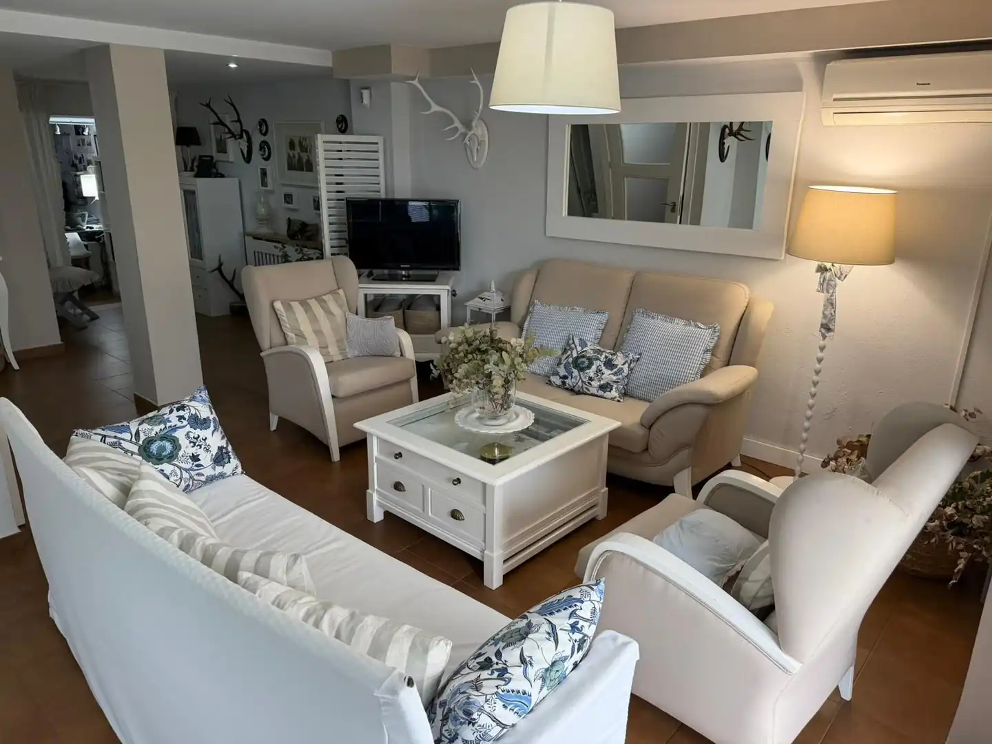 Living room of Houses for sale in Poblete  with Air Conditioner, Heating and Swimming Pool
