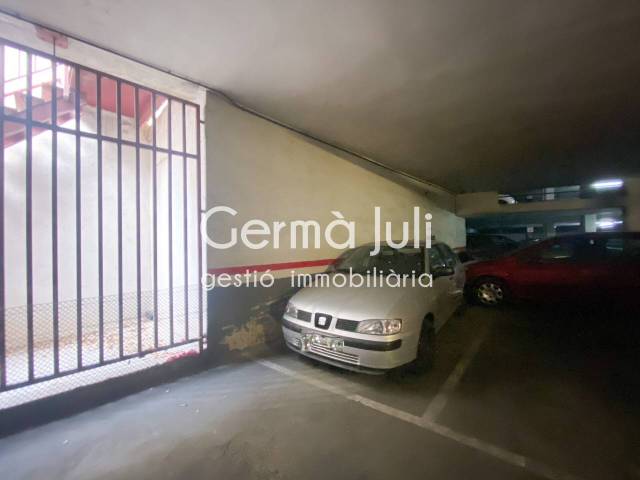Garaje en Venta en mestre antoni nicolau en Centre