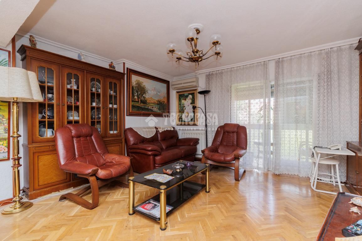 Living room of Flat for sale in  Madrid Capital  with Heating and Balcony