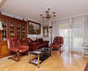 Sala d'estar de Pis en venda en  Madrid Capital amb Calefacció i Balcó