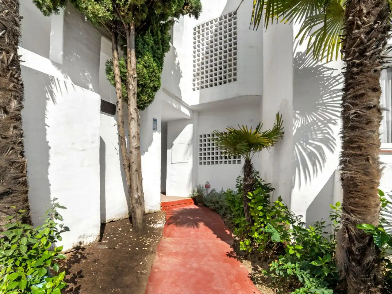 Exterior view of Apartments for sale in Nueva Andalucía