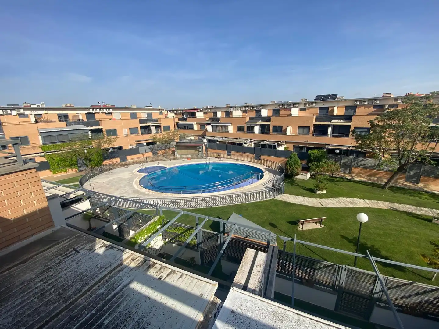 Piscina de Casa adosada en venda en  Albacete Capital amb Aire condicionat, Calefacció i Jardí privat
