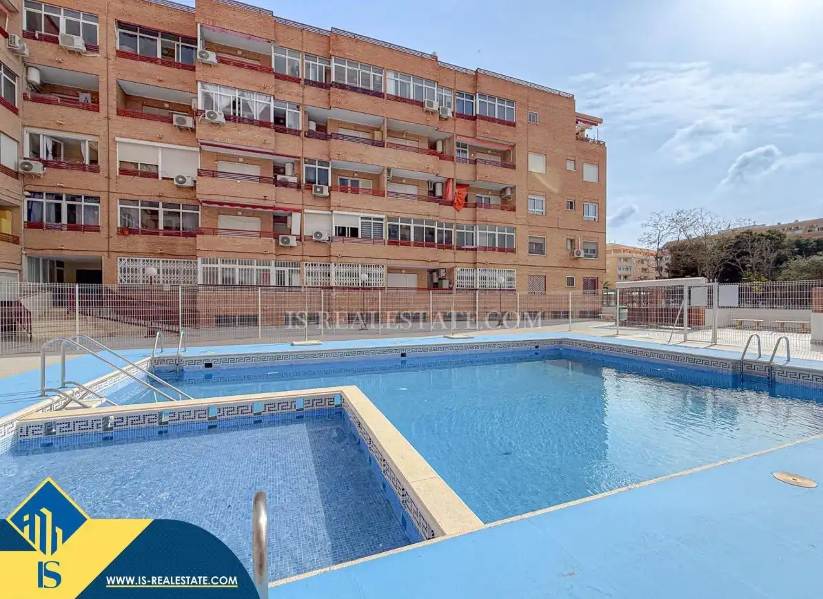 Piscina de Apartamento en venta en Torrevieja con Calefacción, Terraza y Amueblado