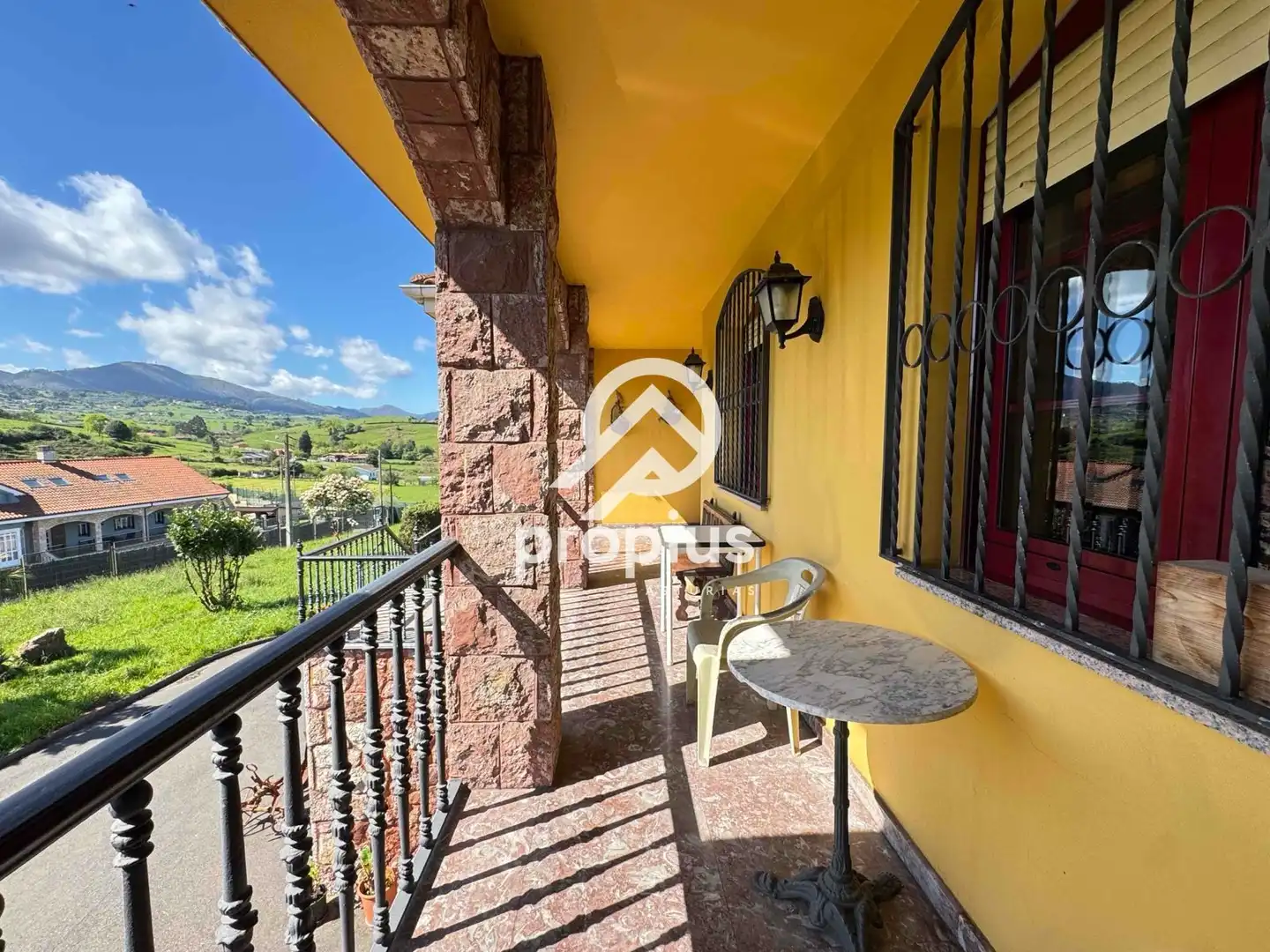 Vista exterior de Casa o chalet en venta en Avilés con Calefacción, Jardín privado y Parquet