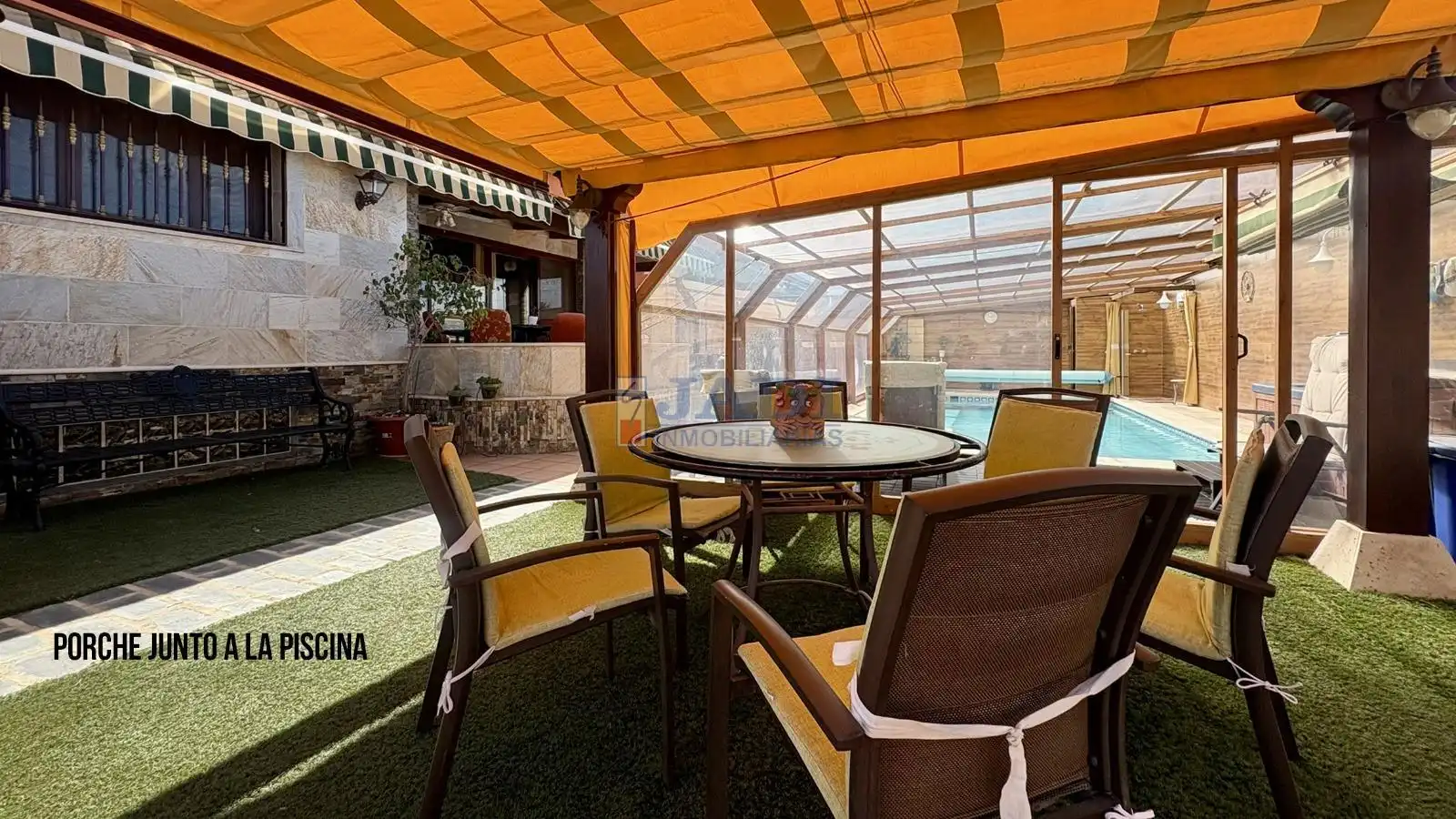 Chalet con piscina en venta en Valdepeñas