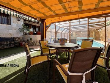 Villa con piscina in vendita a Valdepeñas