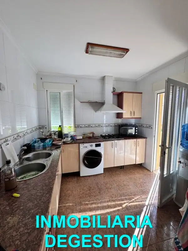 Cuina de Casa o xalet en venda en Linares amb Aire condicionat, Jardí privat i Piscina