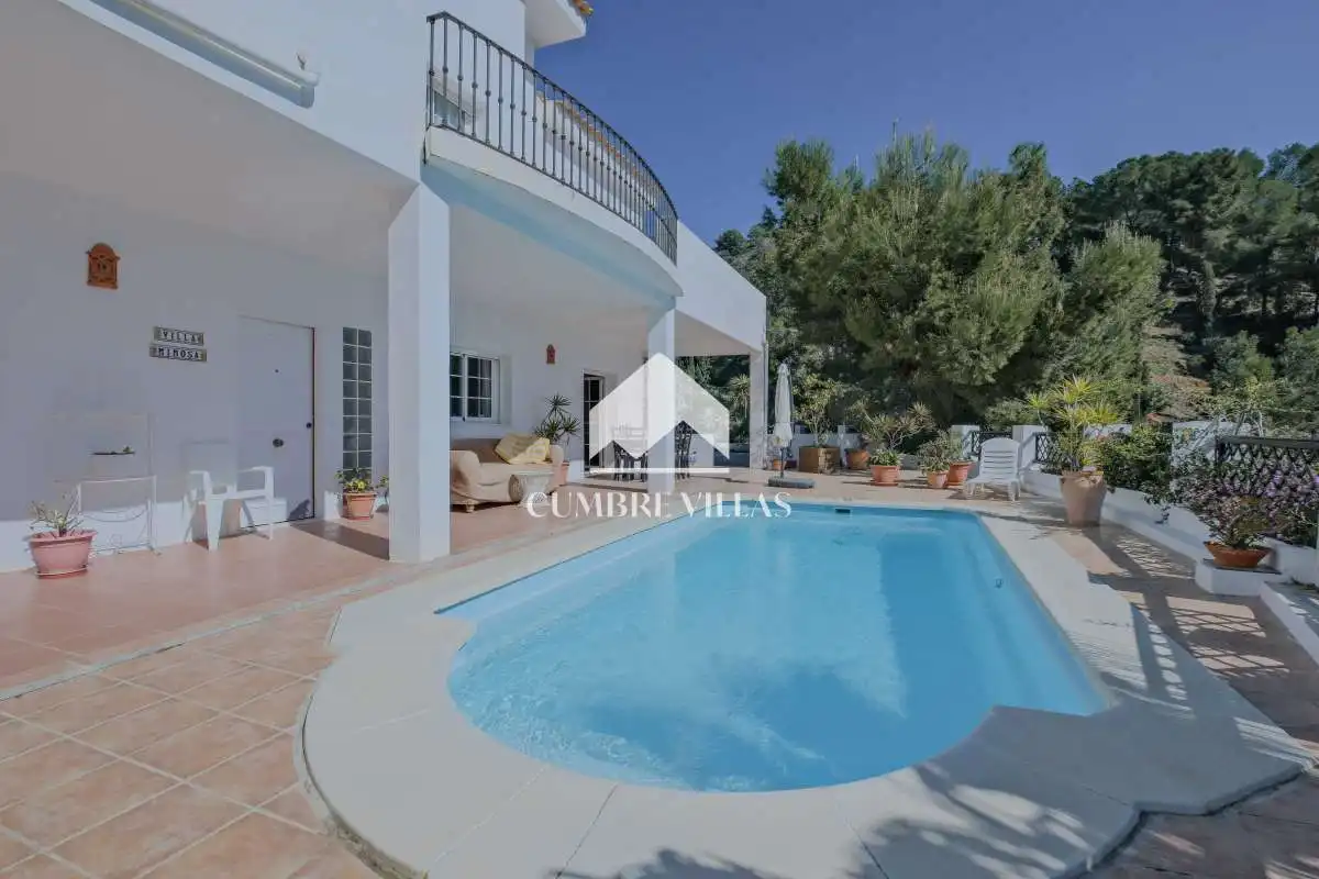 Vista exterior de Casa o xalet en venda en Almuñécar amb Calefacció, Jardí privat i Terrassa