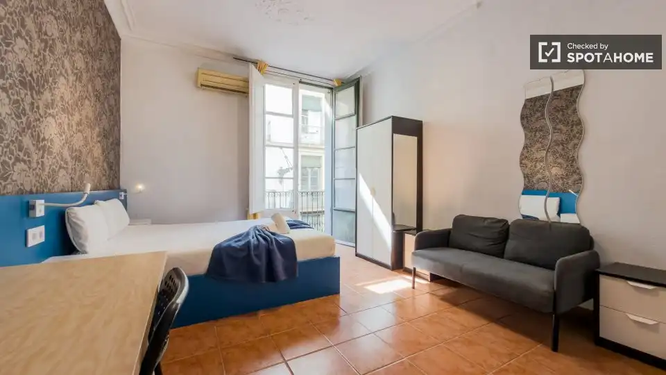 Piso con terraza en alquiler en Ciutat Vella