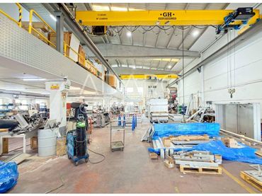 Industrial building for sale in Calle Otoño