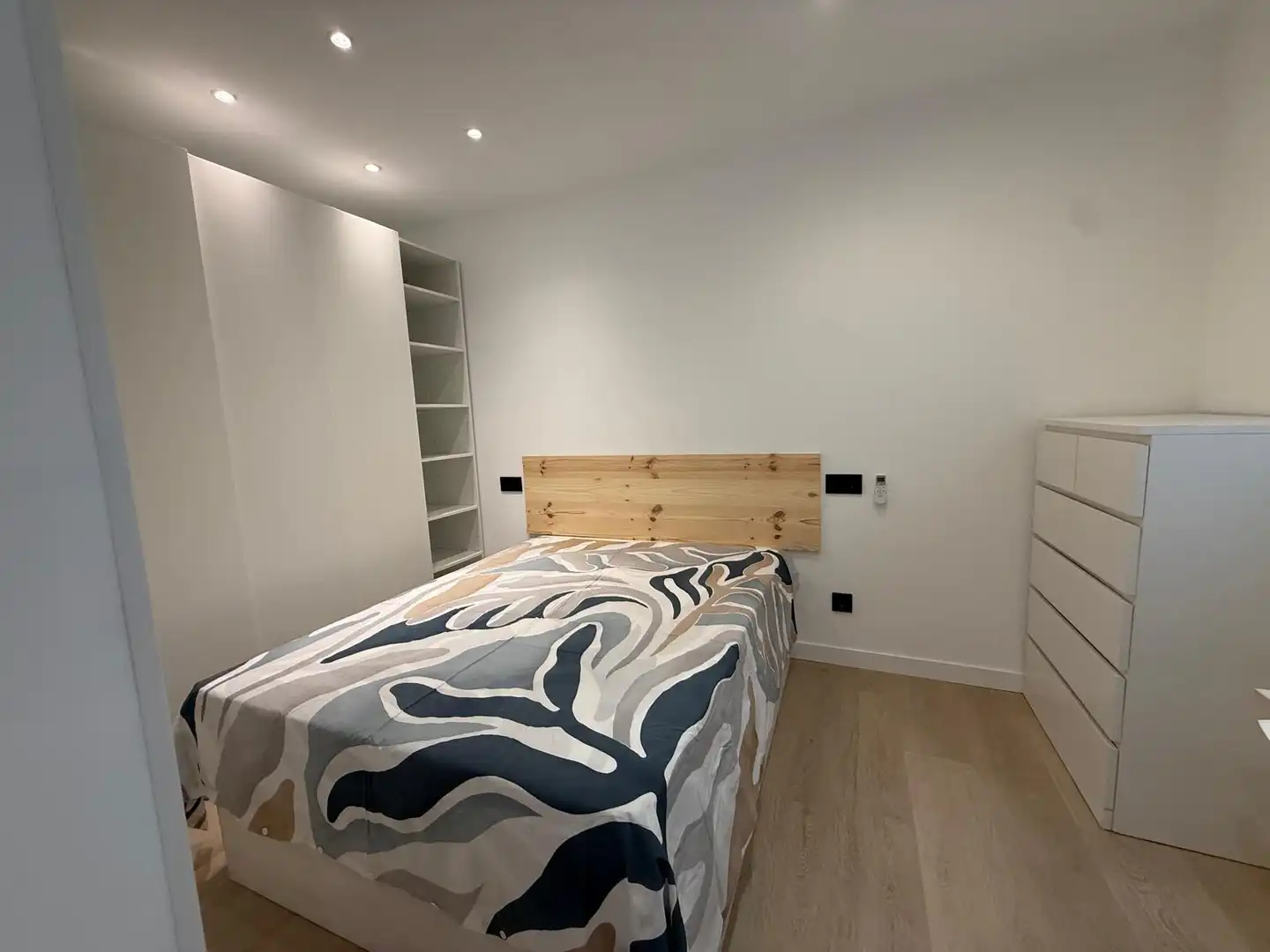Habitación de Apartamento de alquiler en Madrid con Aire acondicionado, Calefacción y Trastero