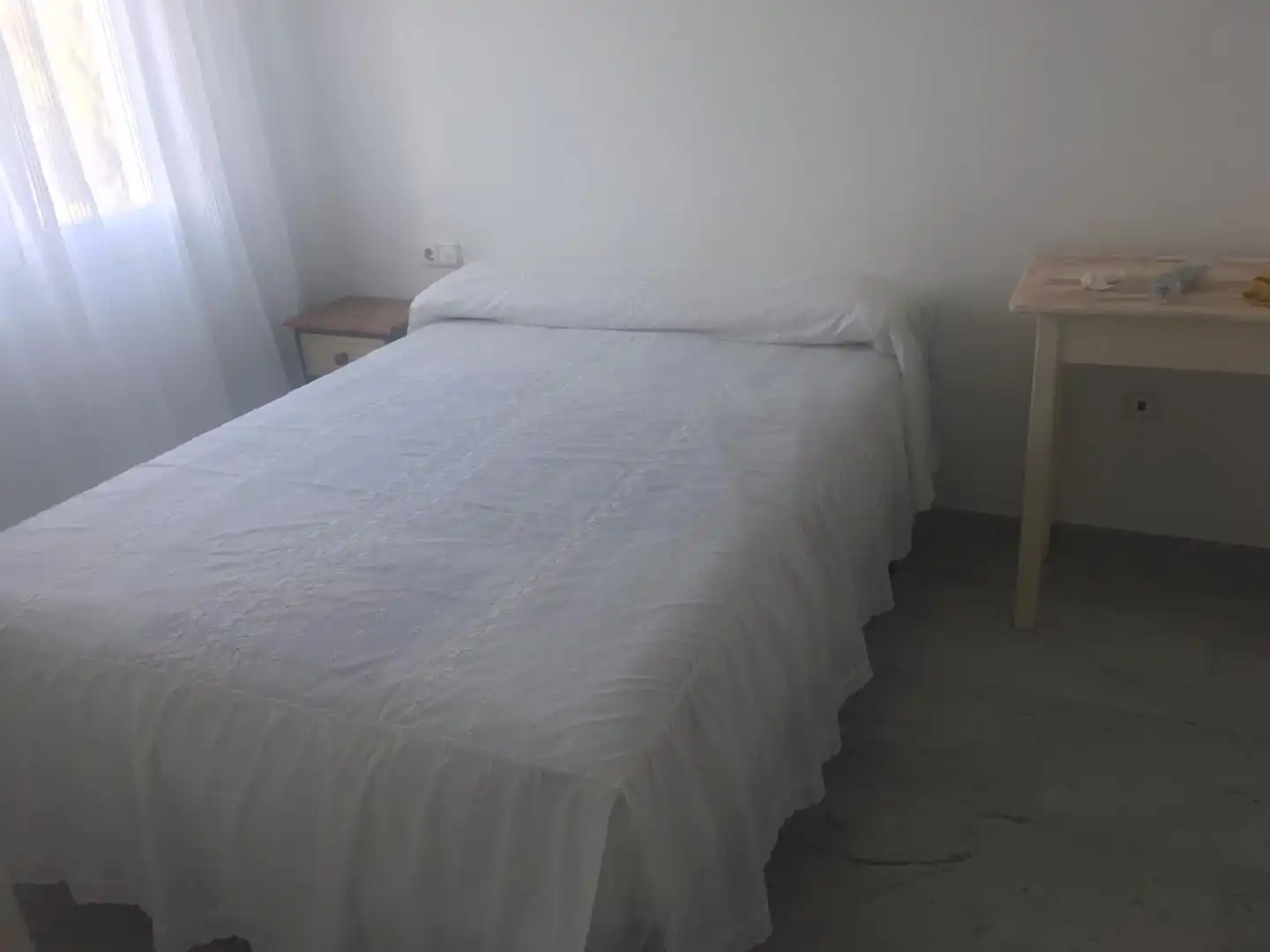 Schlafzimmer von Dachboden zur Miete in Marbella mit Klimaanlage und Terrasse