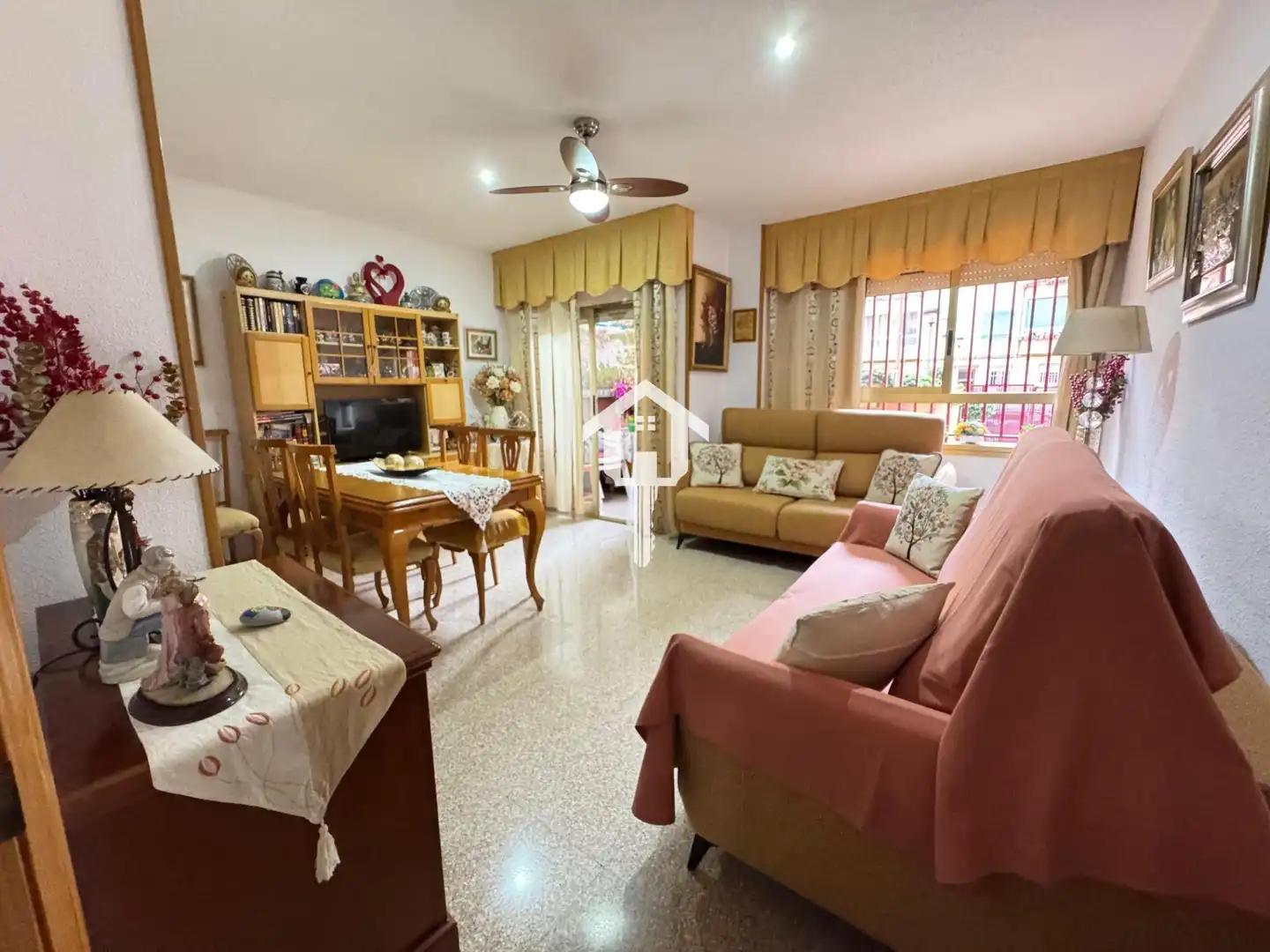 Sala d'estar de Planta baixa en venda en Alicante / Alacant amb Jardí privat, Terrassa i Moblat