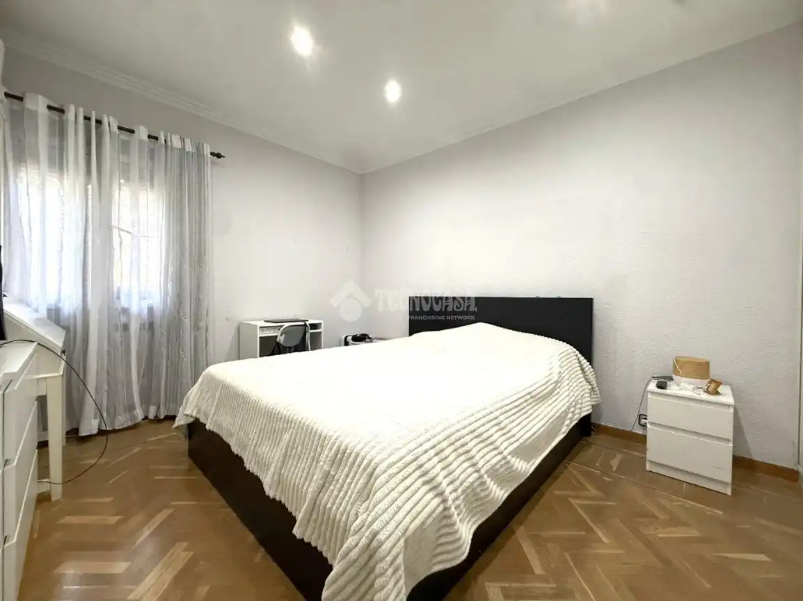 Habitación de Piso en venta en Madrid con Calefacción