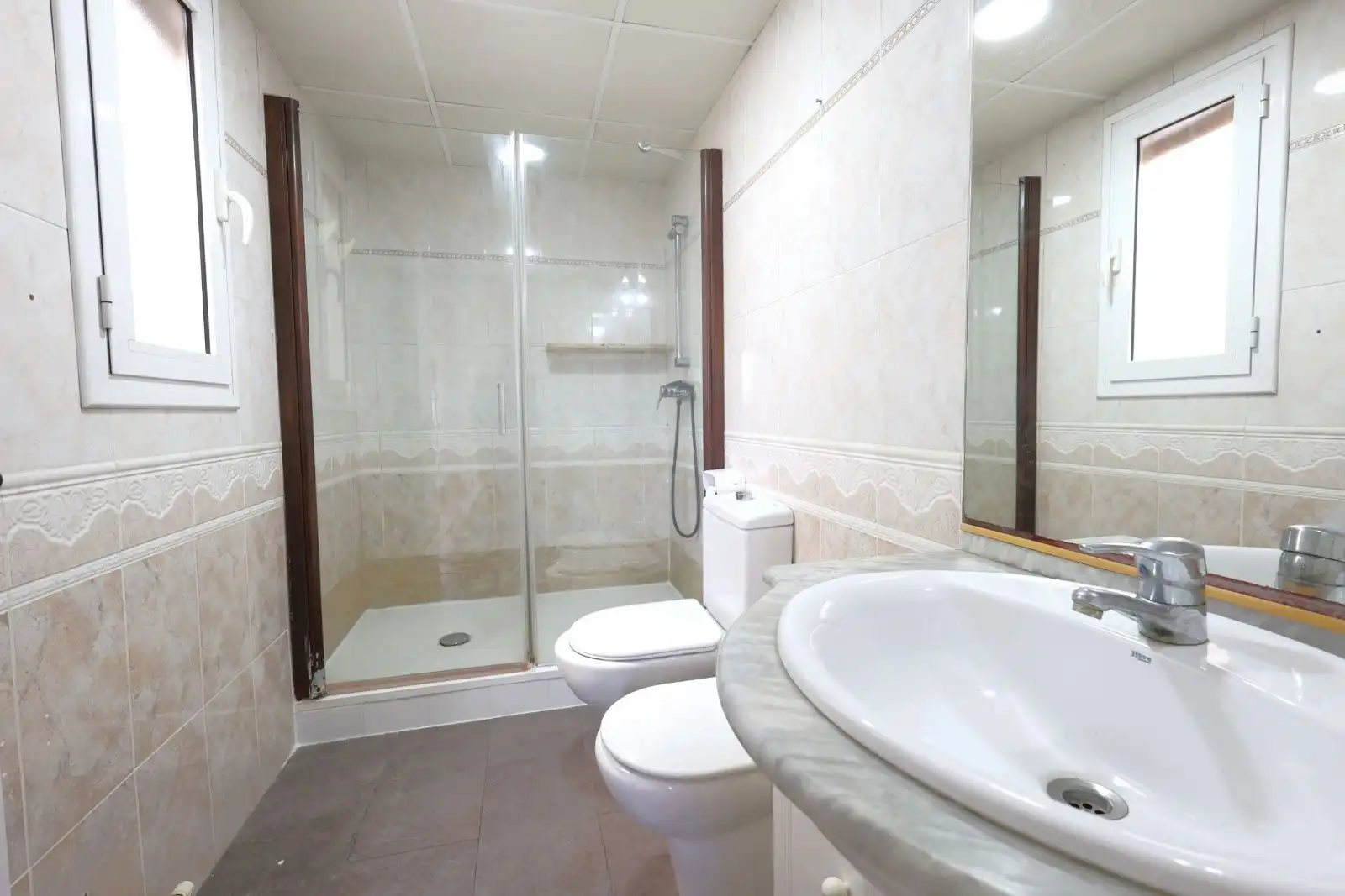 Badezimmer von Dachboden zum Verkauf in El Vendrell mit Klimaanlage, Heizung und Terrasse