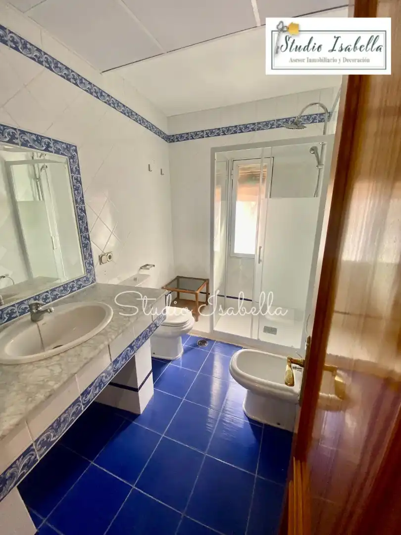 Baño de Piso de alquiler en Toledo con Aire acondicionado, Calefacción y Amueblado