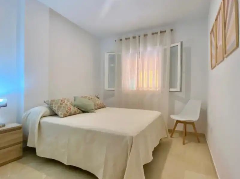 Mini appartamento con piscina in affitto a Calle Asdrúbal 4