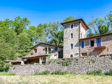 Casa rústica con jardín en venta en Camprodon