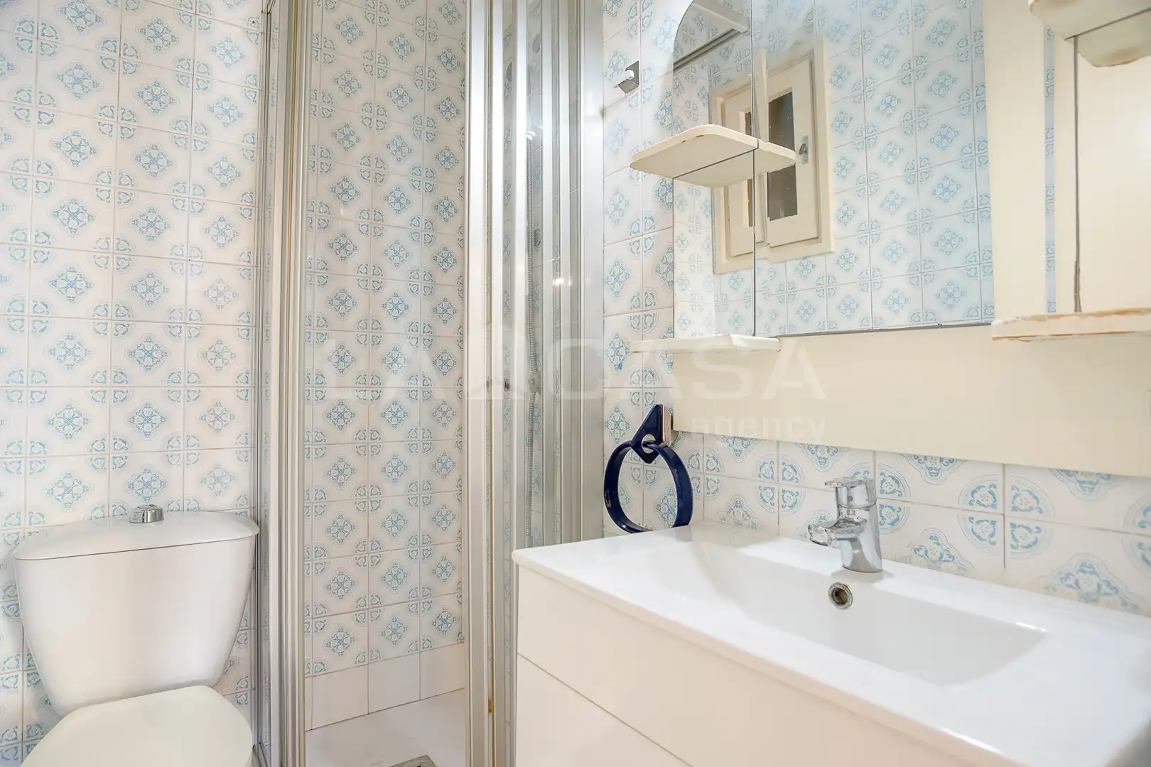 Badezimmer von Wohnung zum Verkauf in Barcelona mit Balkon