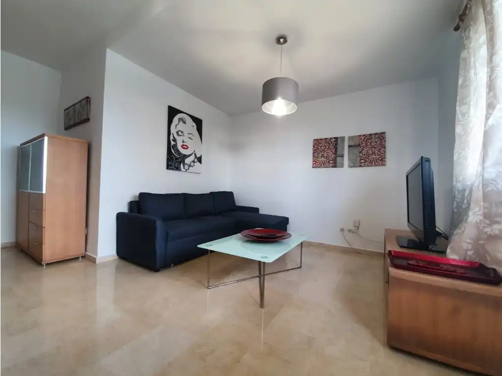 Wohnzimmer von Wohnung zum Verkauf in La Línea de la Concepción mit Möbliert, Ofen und Mikrowelle