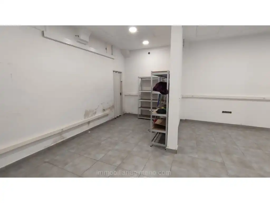 Local commercial à louer à Avenida Frederic Mistral, imagen 9
