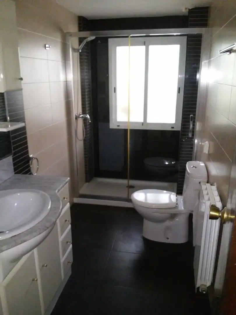 Baño de Piso en venta en Zaragoza con Calefacción, Terraza y Horno