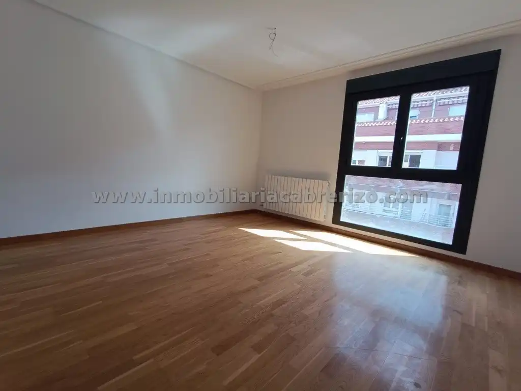 Sala de estar de Ático en venta en Villamediana de Iregua con Calefacción, Parquet y Terraza